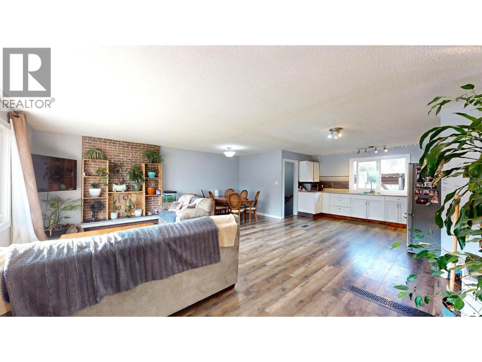 2405 Arbutus Street - 16