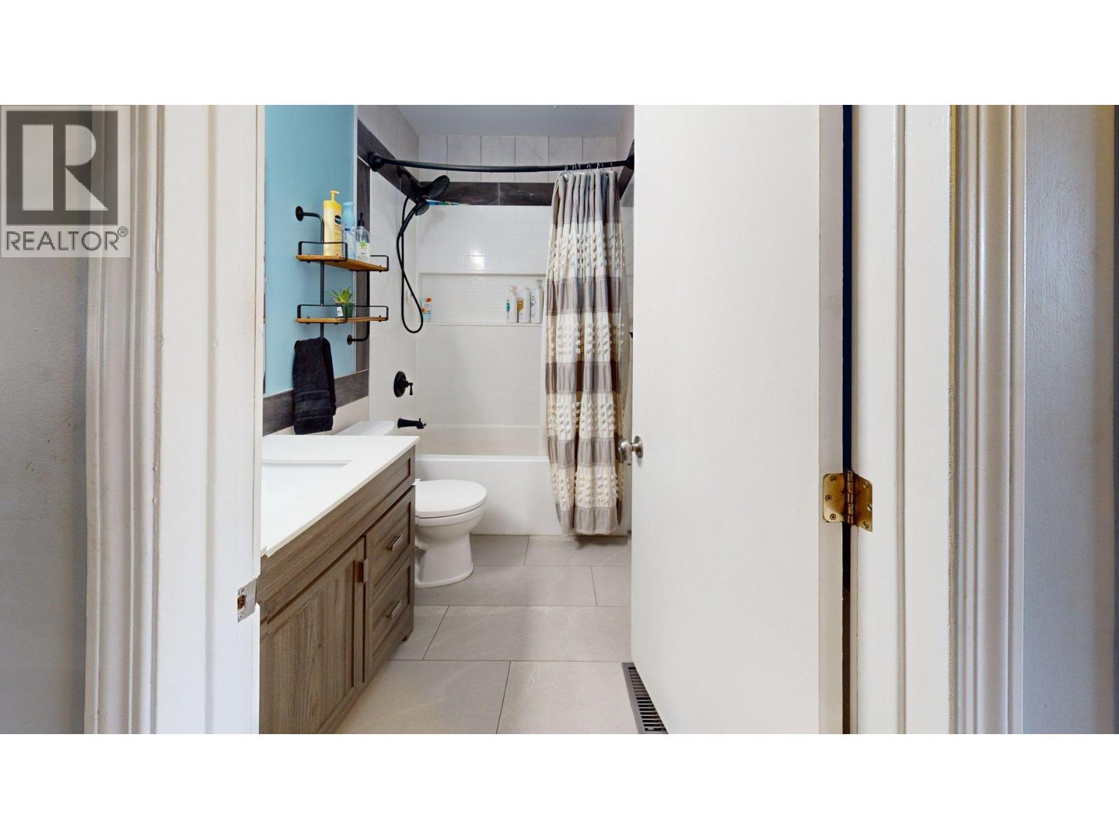 2405 Arbutus Street - 48