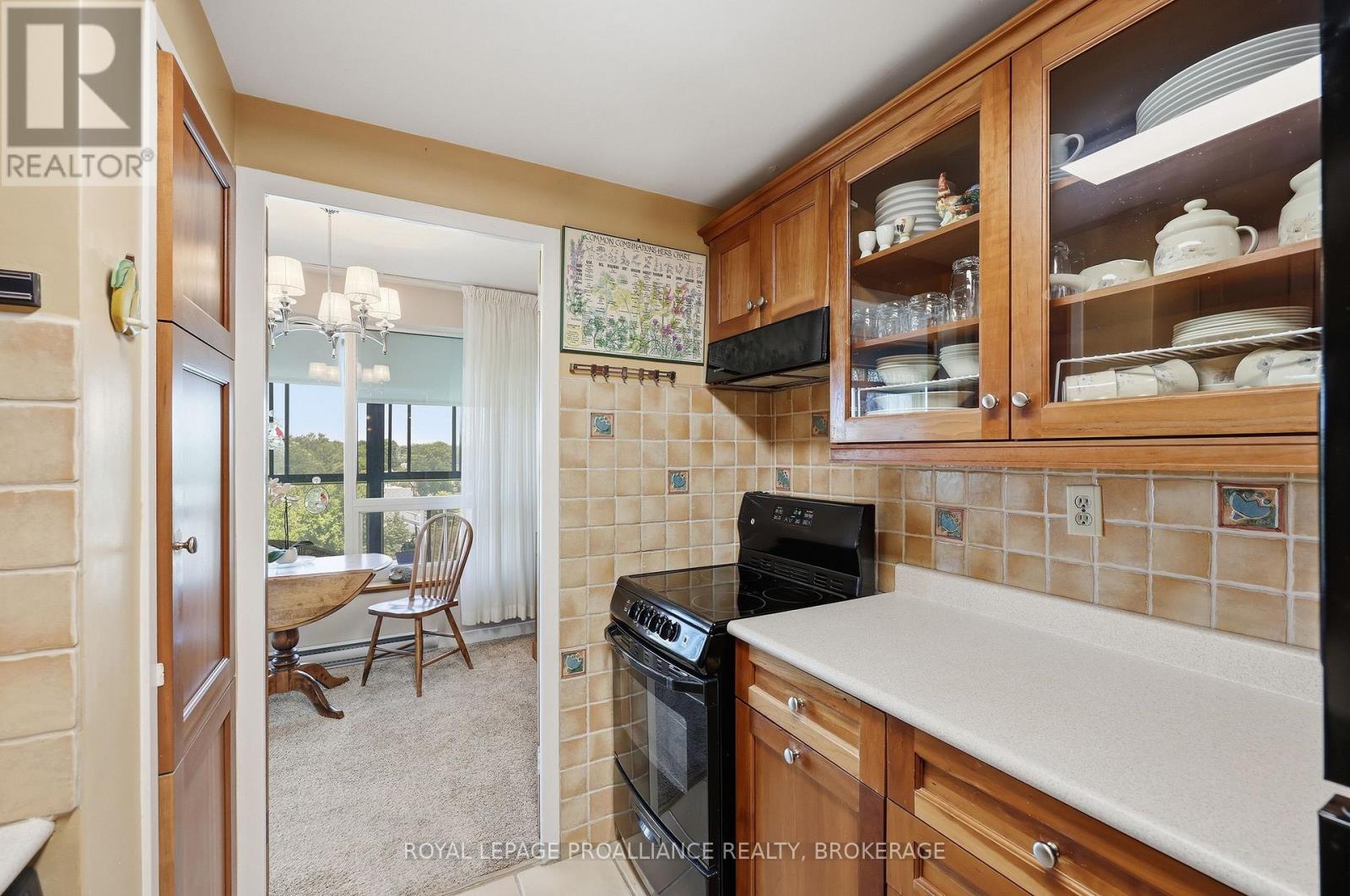 #806 2 MOWAT AVENUE - Image 14
