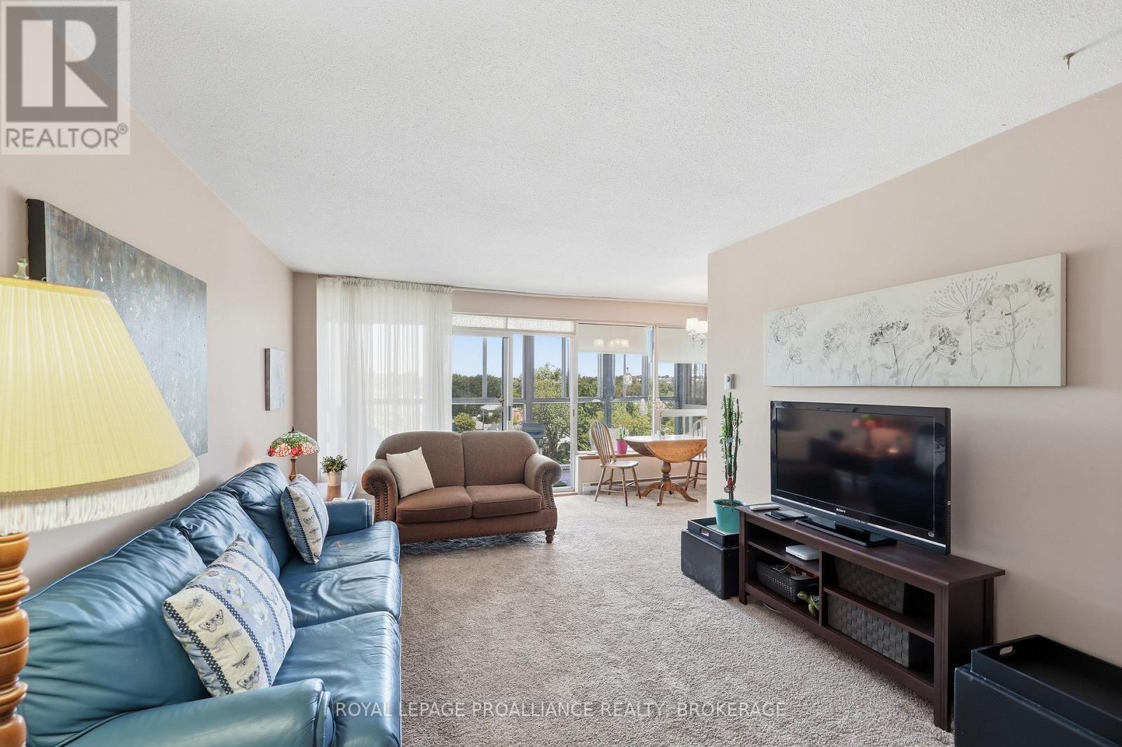 #806 2 MOWAT AVENUE - Image 18