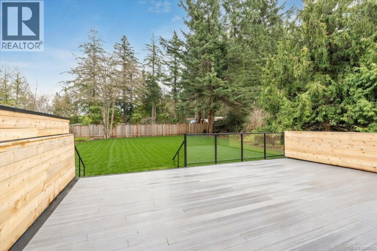  5281 Santa Clara Avenue, Saanich