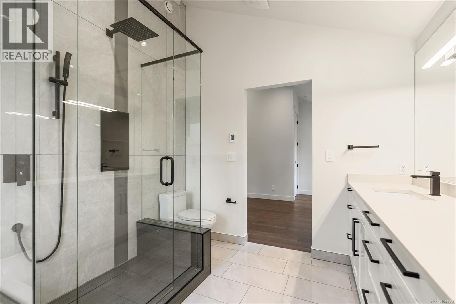  5281 Santa Clara Avenue, Saanich