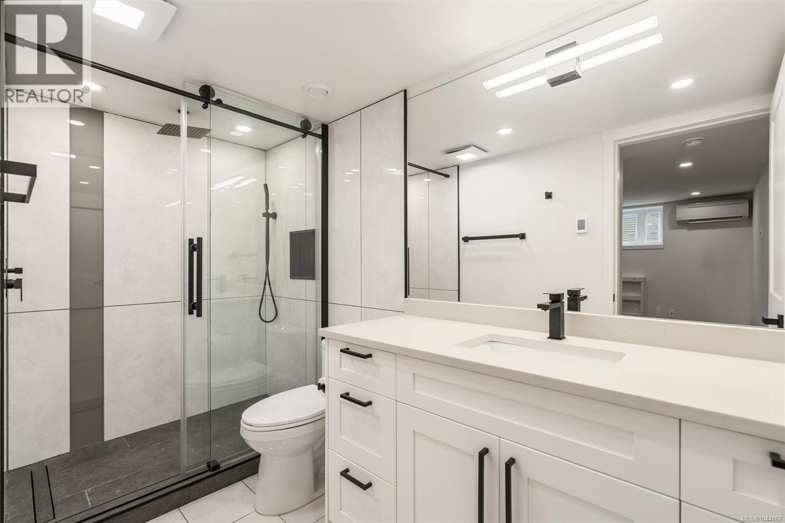  5281 Santa Clara Avenue, Saanich