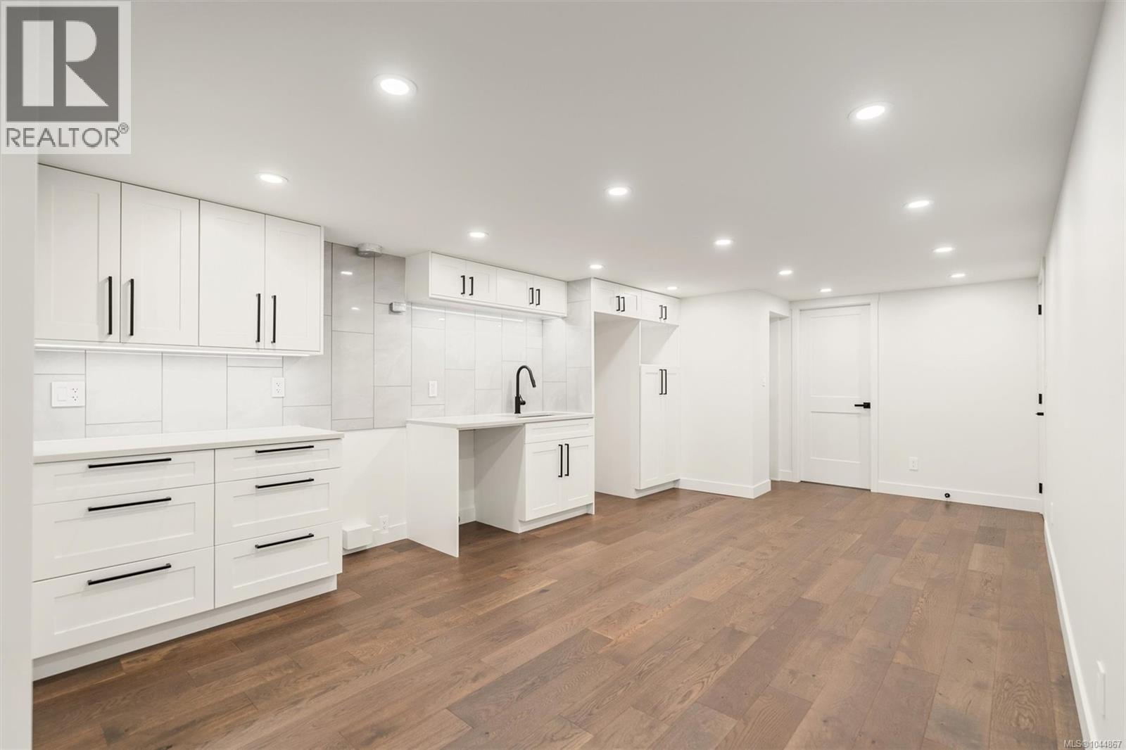  5281 Santa Clara Avenue, Saanich