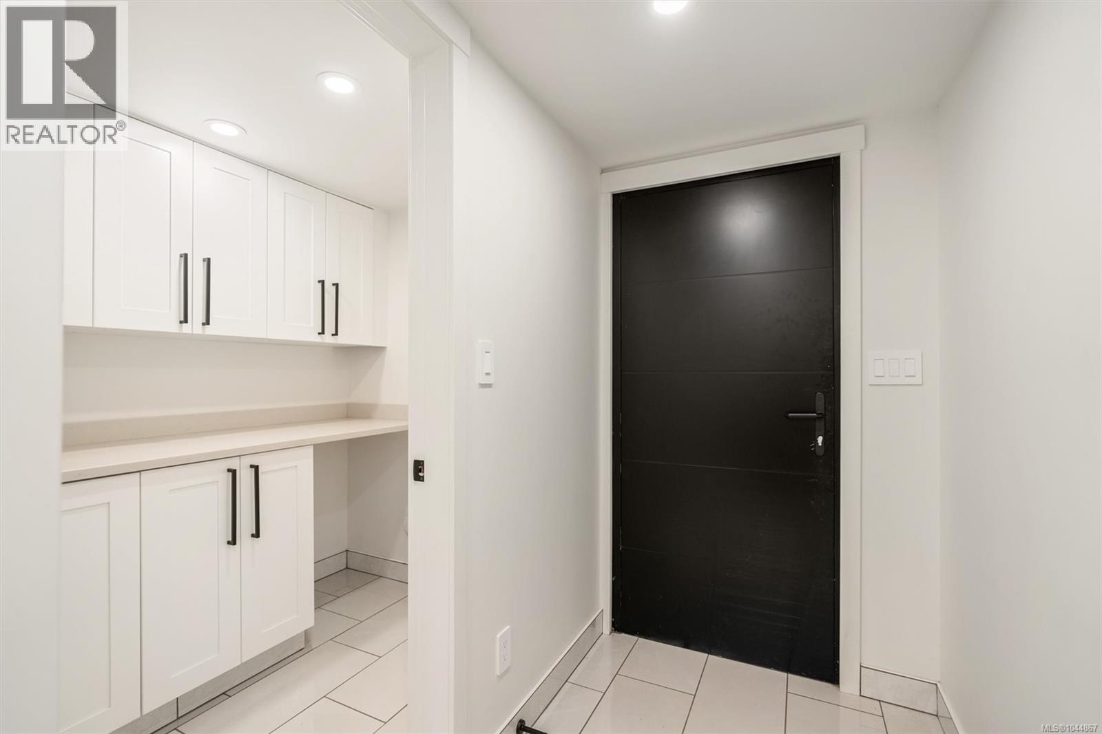  5281 Santa Clara Avenue, Saanich