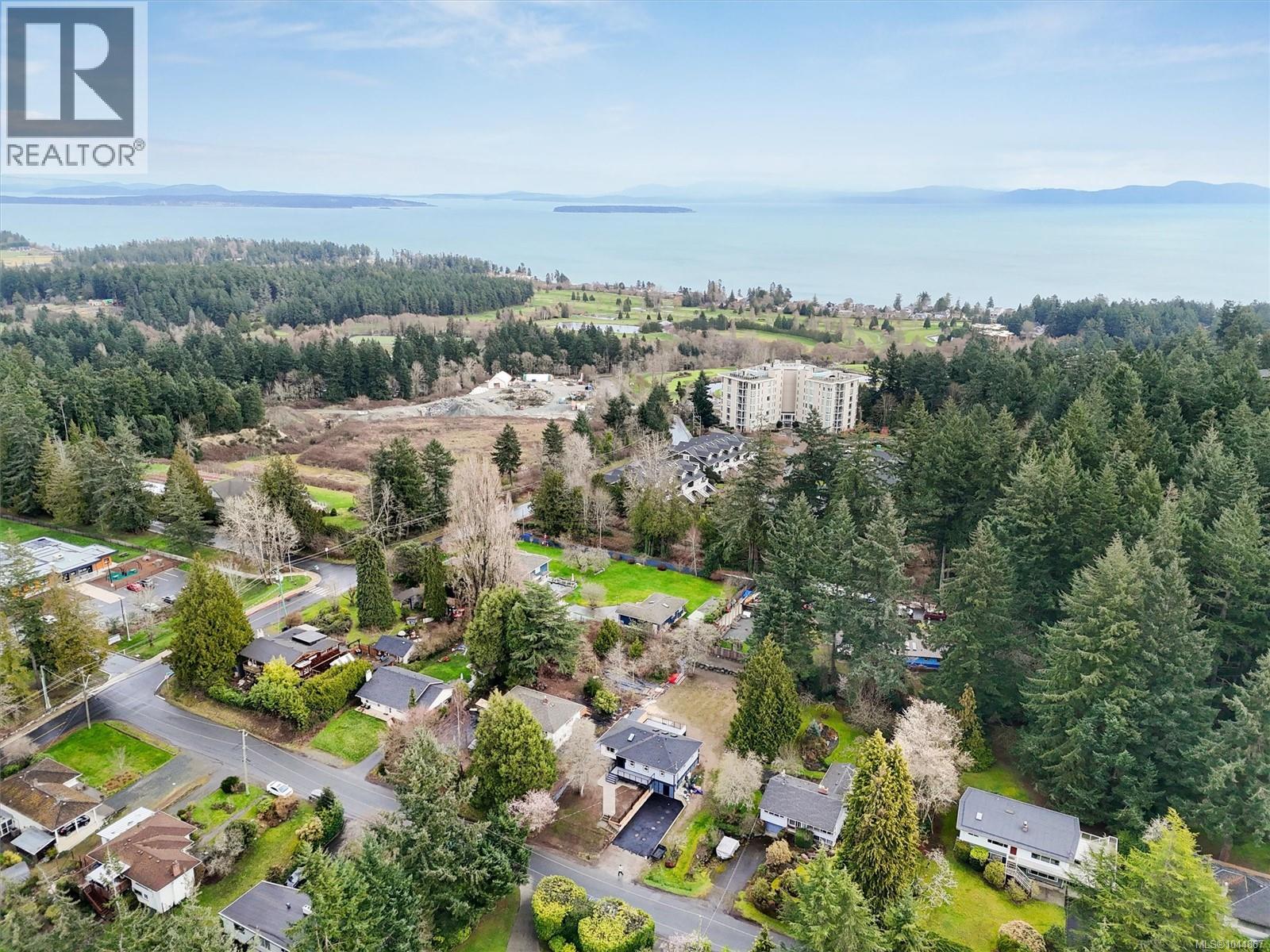  5281 Santa Clara Avenue, Saanich