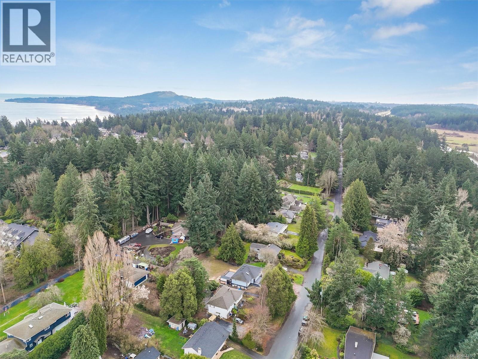  5281 Santa Clara Avenue, Saanich