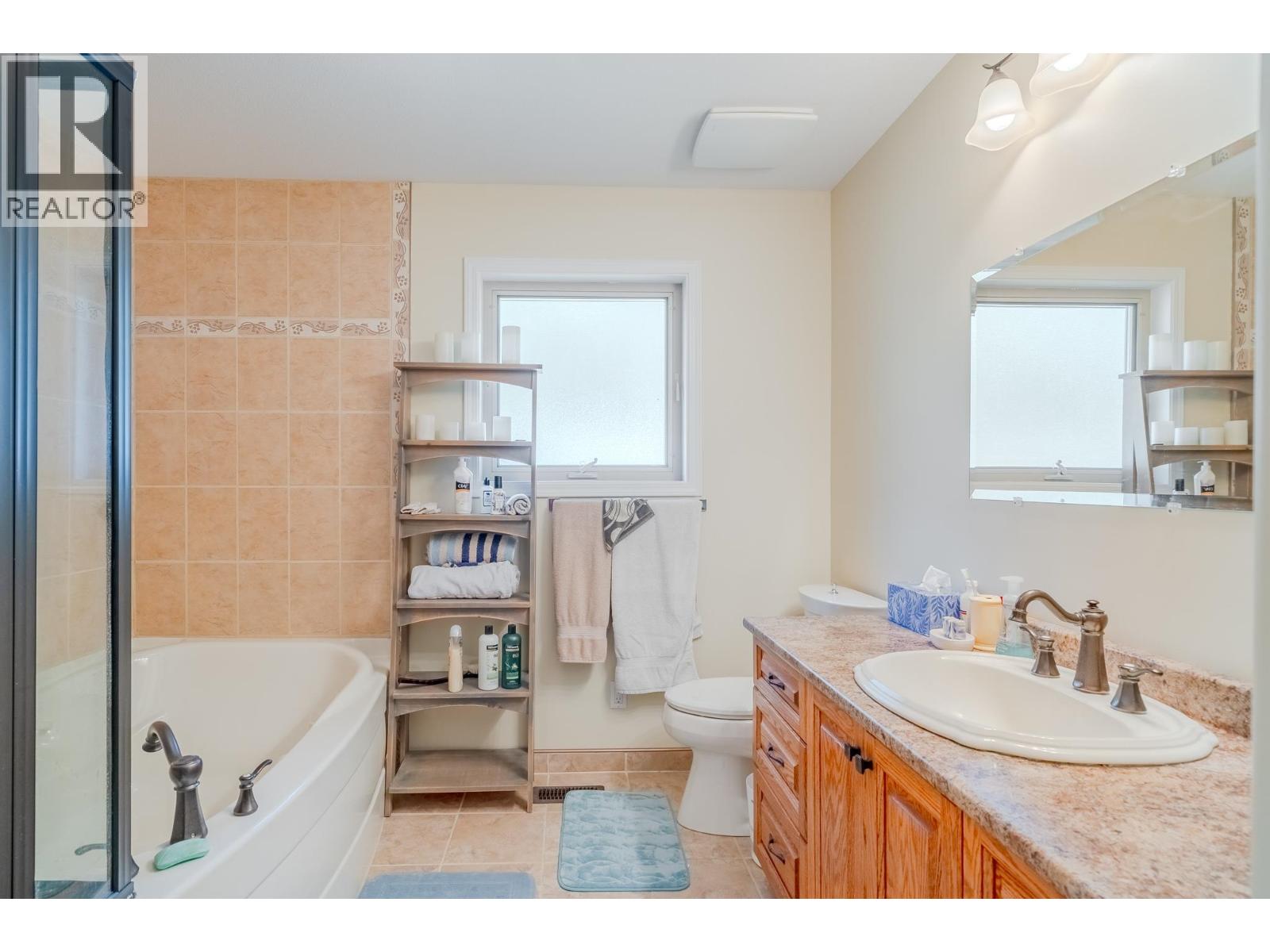 4882 GLOINNZUN CRESCENT, 108 Mile Ranch
