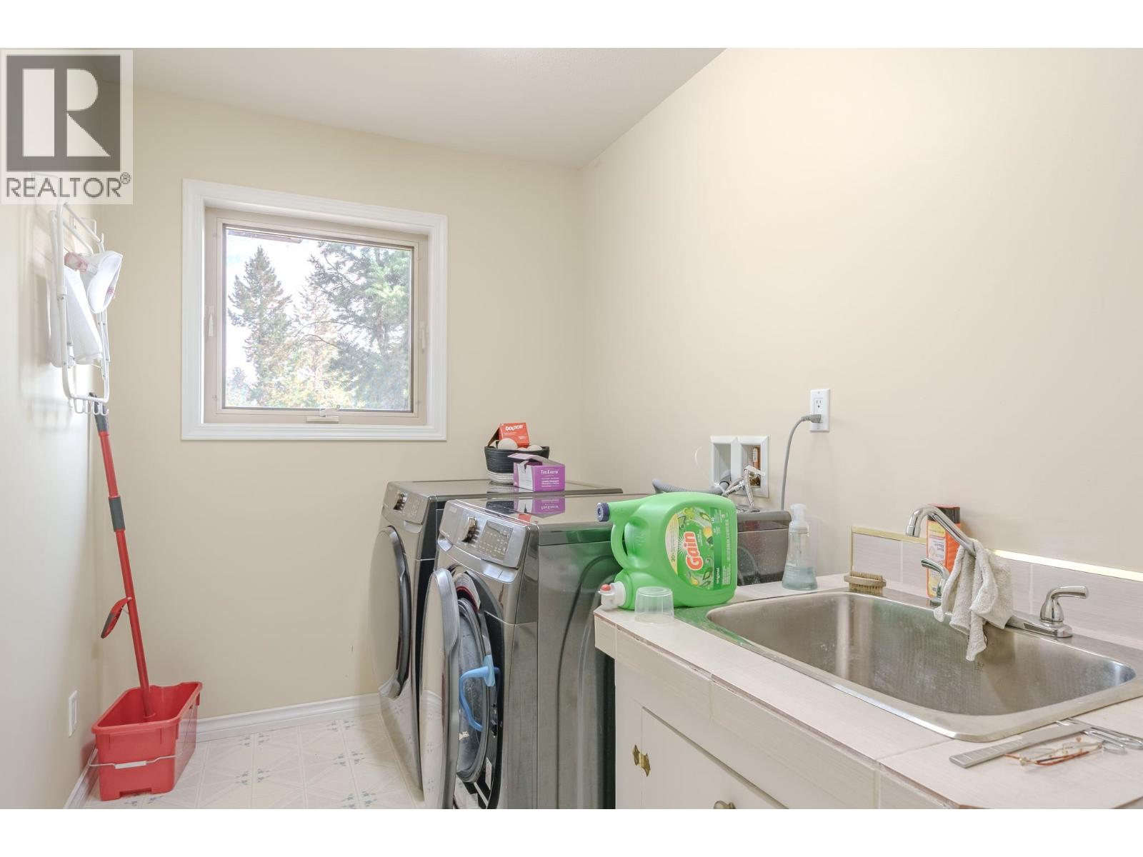 4882 GLOINNZUN CRESCENT, 108 Mile Ranch