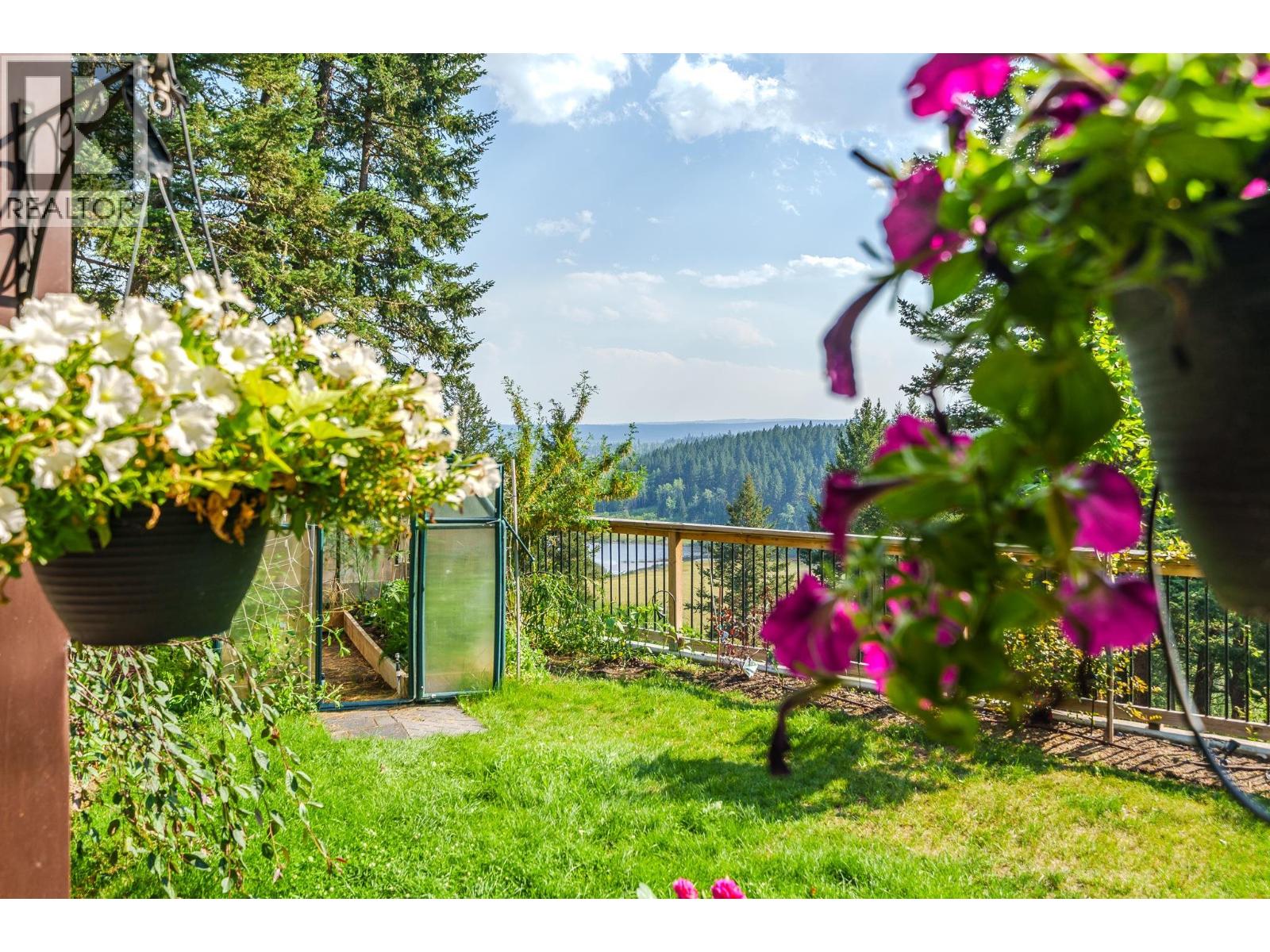 4882 GLOINNZUN CRESCENT - 37