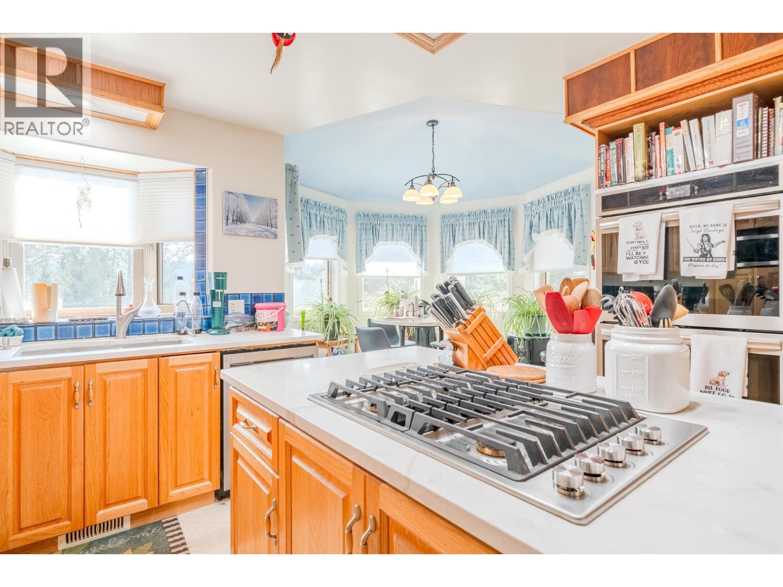 4882 GLOINNZUN CRESCENT - 6