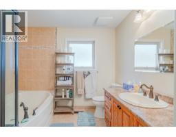 4882 Gloinnzun Crescent, 108 Mile Ranch, BC V0K2Z0 Photo 22