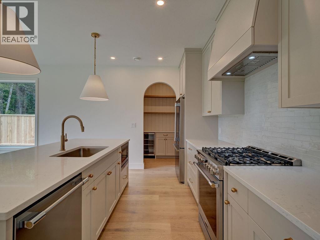 385 SOLAZ PLACE, Gibsons