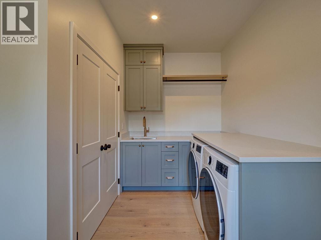 385 SOLAZ PLACE, Gibsons