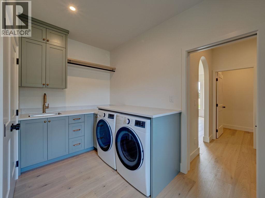 385 SOLAZ PLACE, Gibsons