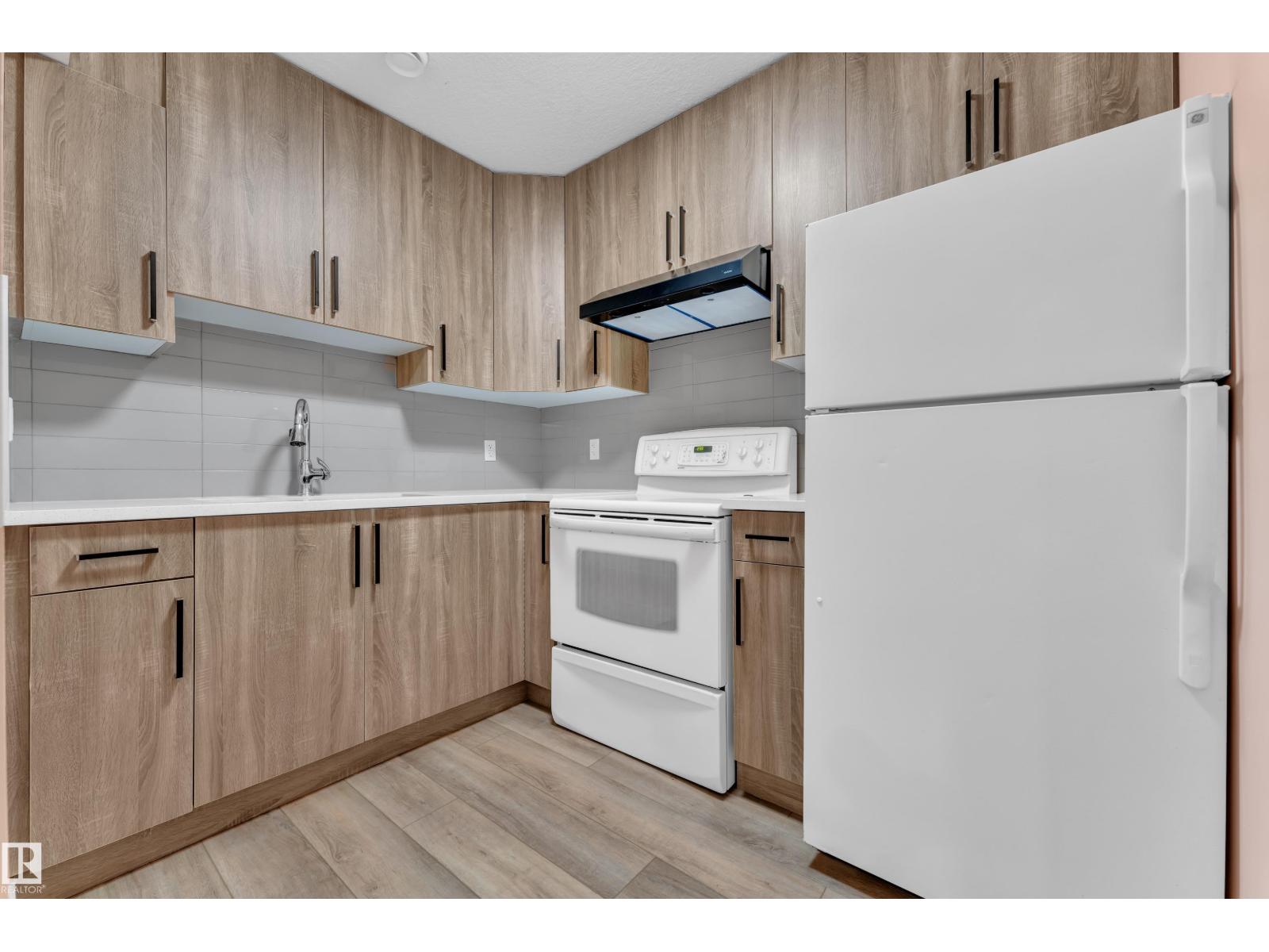 2604 20 AV NW - 32