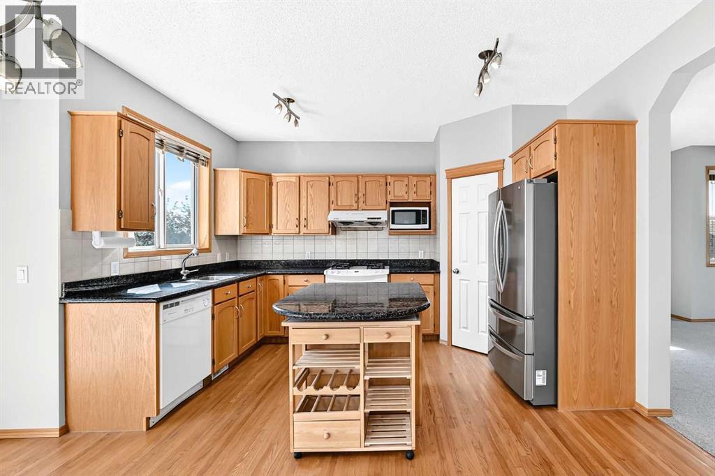 83 Edgeridge Close NW, Edgemont, Calgary photo 3