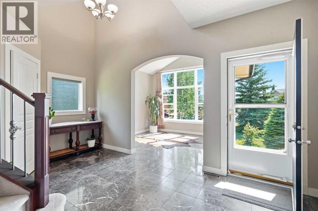 242 Tusslewood Grove NW, Tuscany, Calgary photo 3