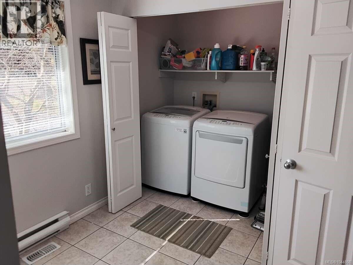 4759 Yellow Point Rd, Ladysmith