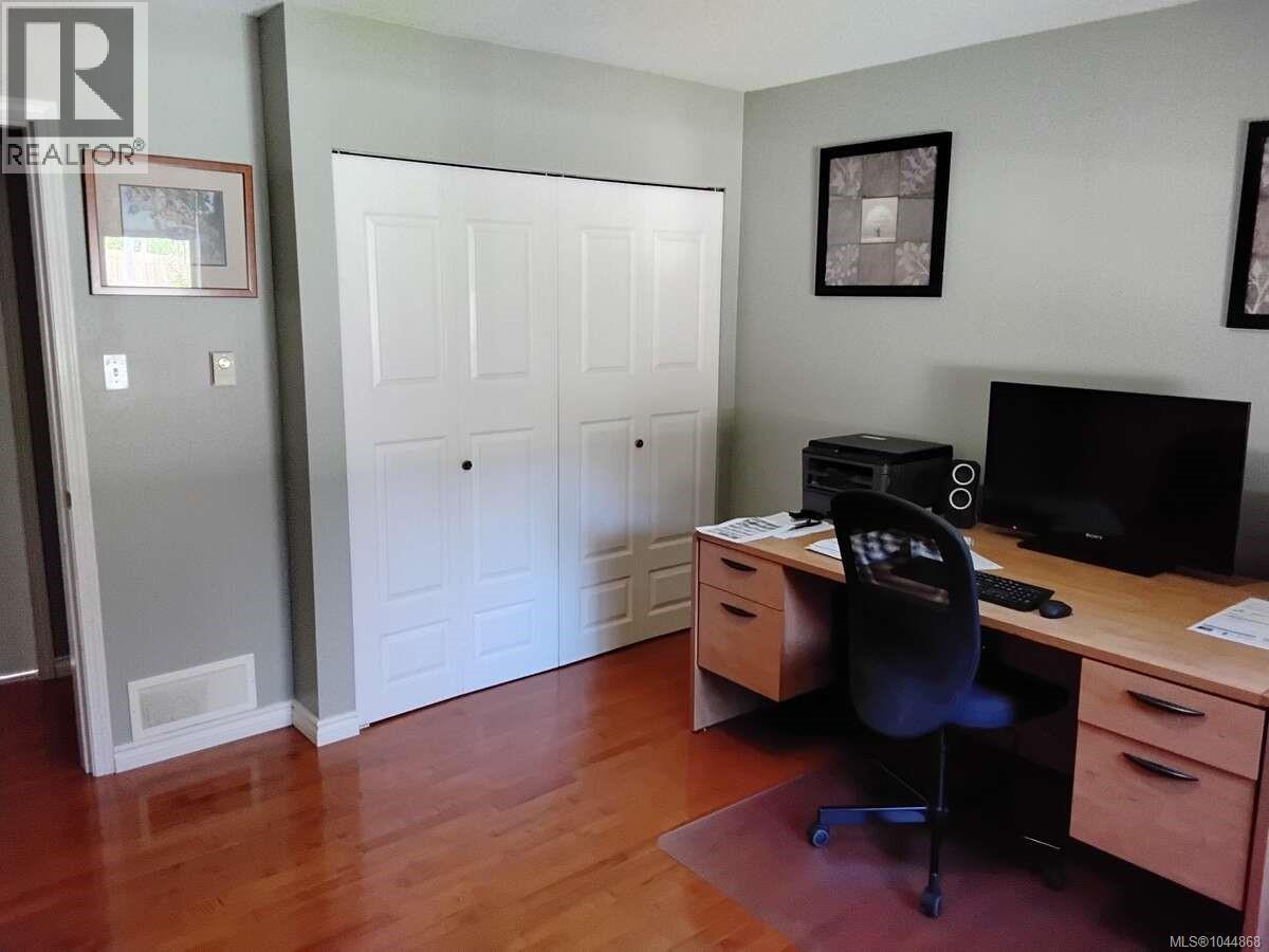 4759 Yellow Point Rd, Ladysmith