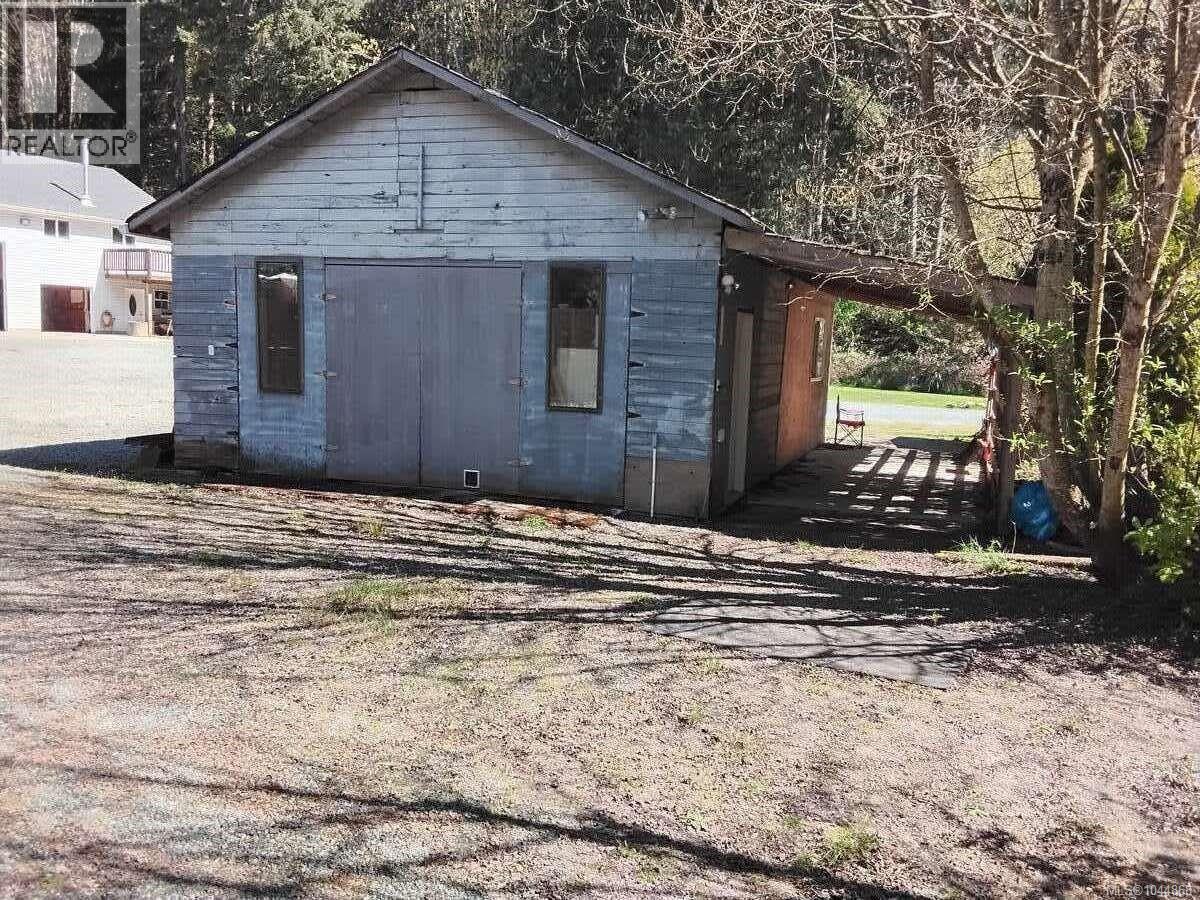 4759 Yellow Point Rd, Ladysmith