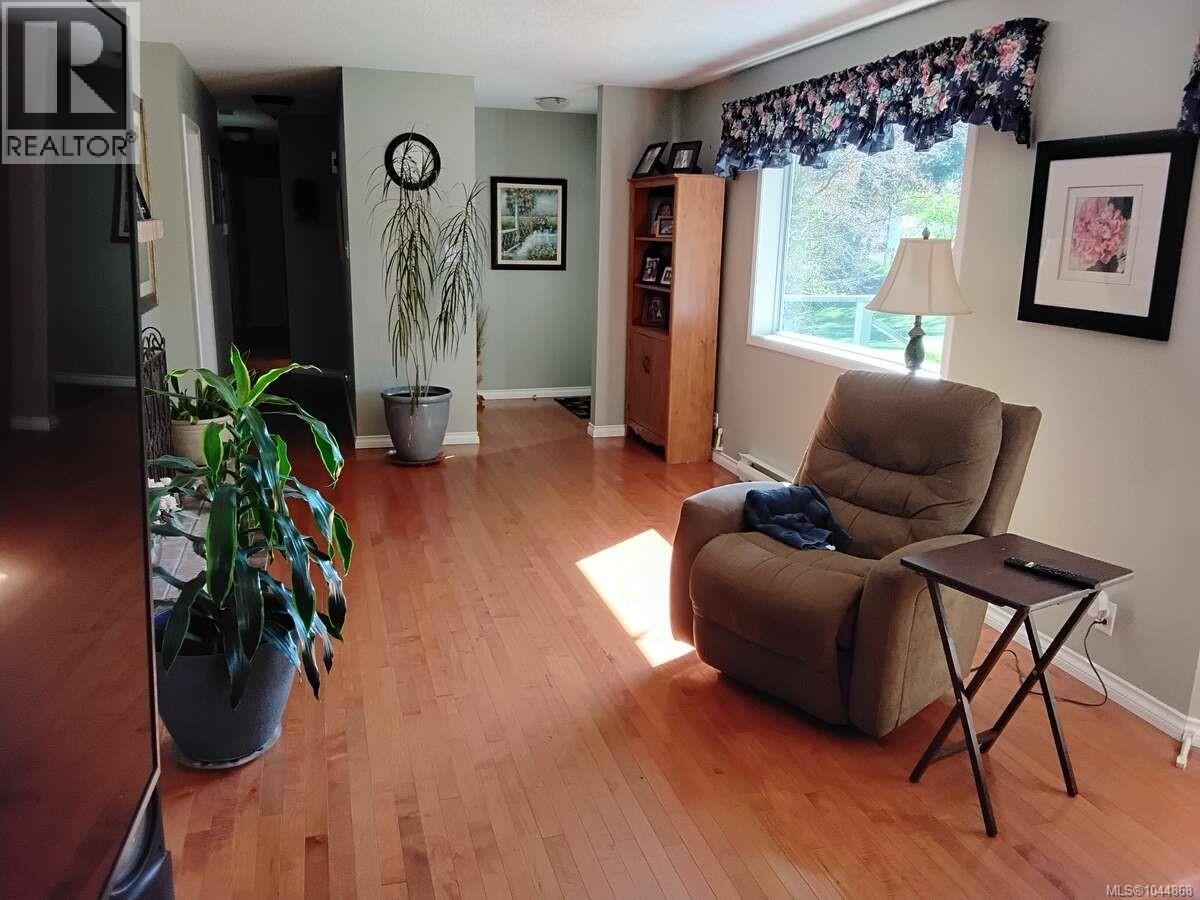 4759 Yellow Point Rd, Ladysmith