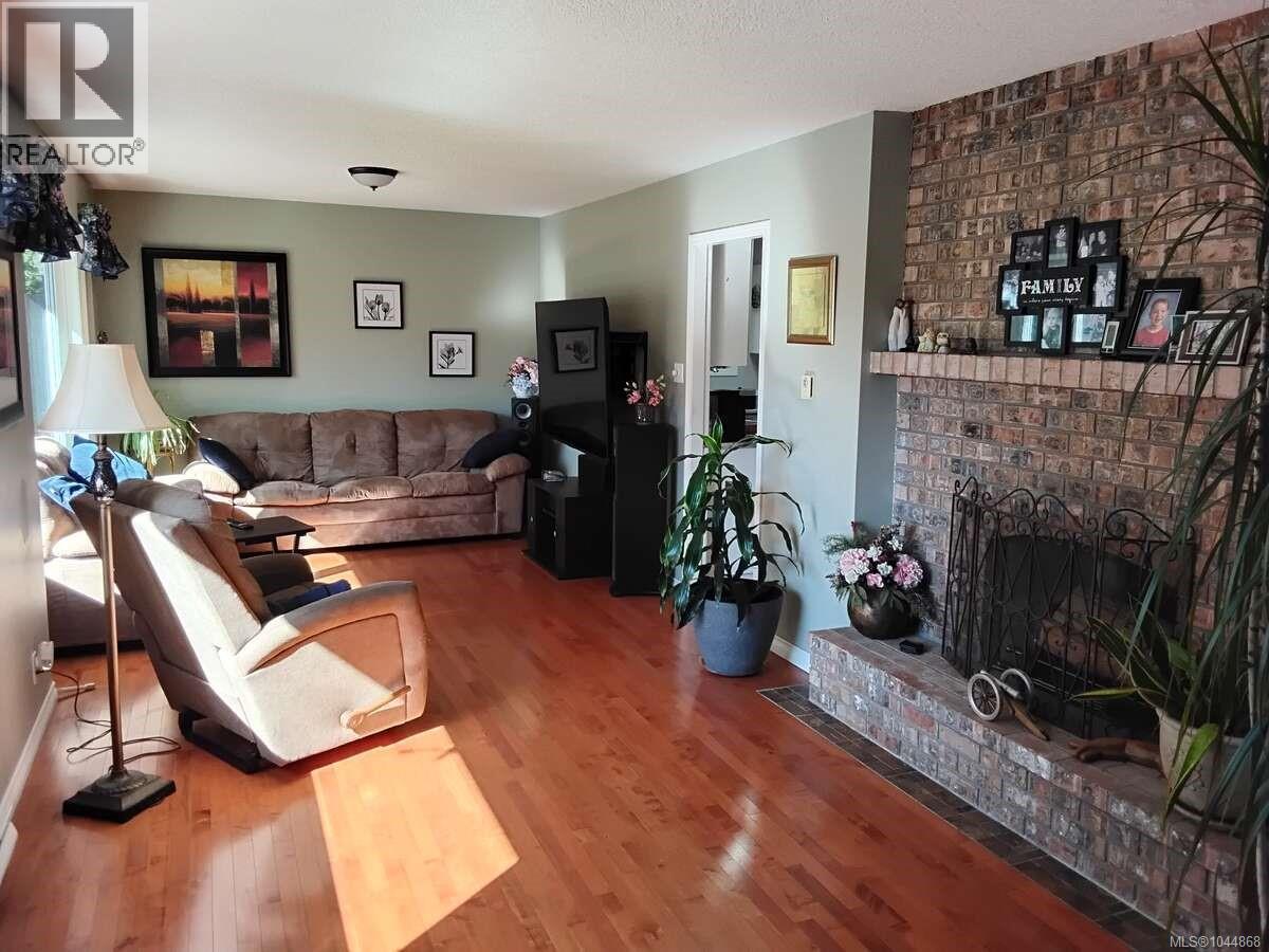 4759 Yellow Point Rd, Ladysmith