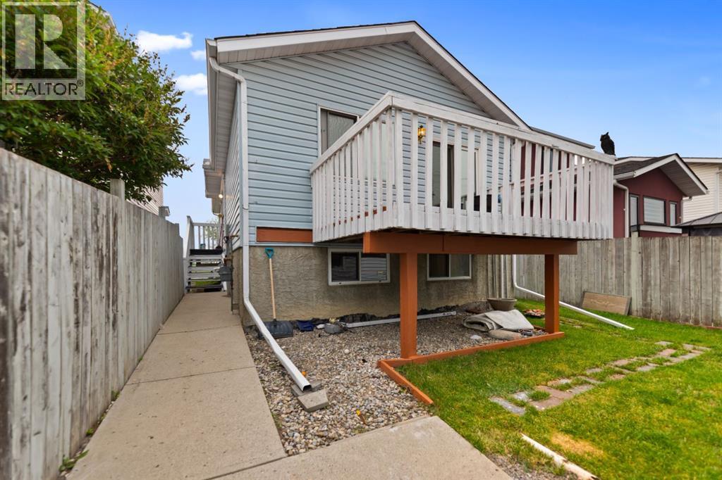 3722 Catalina Boulevard, Monterey Park, Calgary photo 5