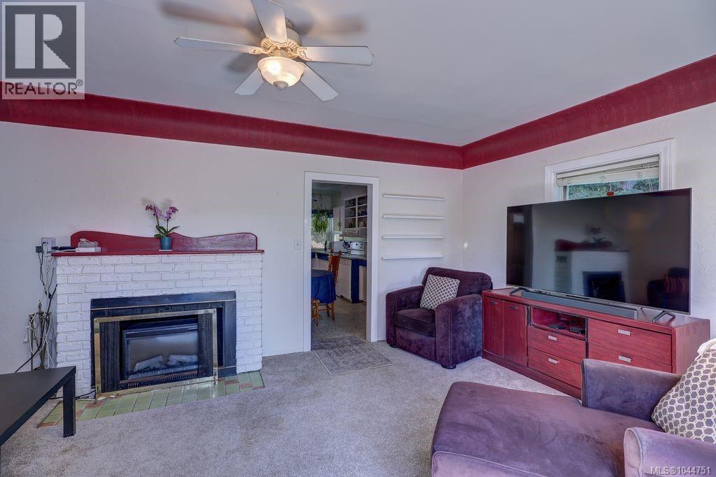 995 Franklyn St - 10