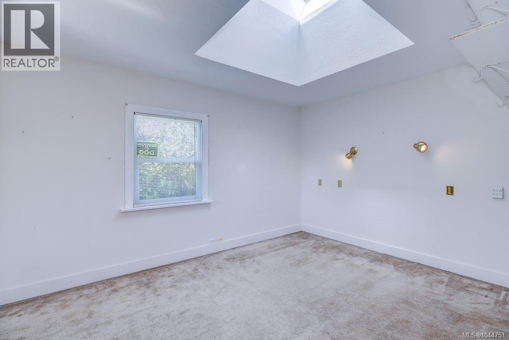 995 Franklyn St - Image 20