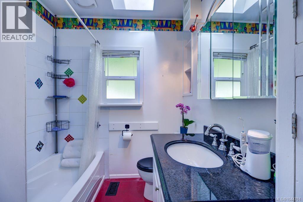 995 Franklyn St - Image 24