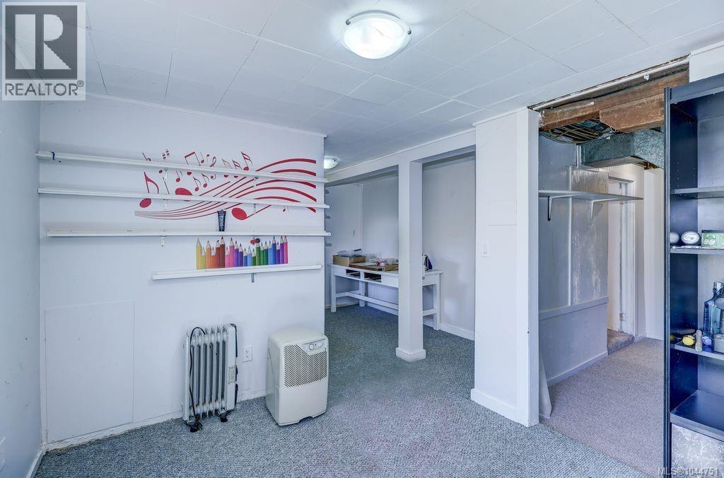 995 Franklyn St - Image 32