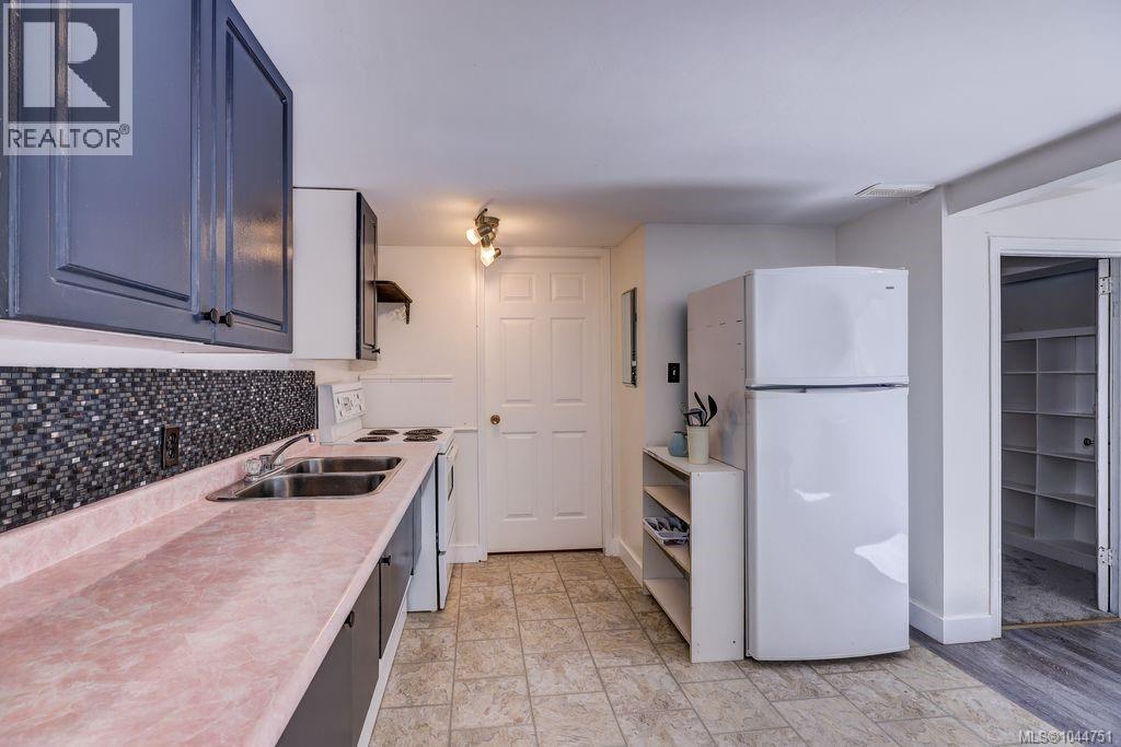995 Franklyn St - Image 37