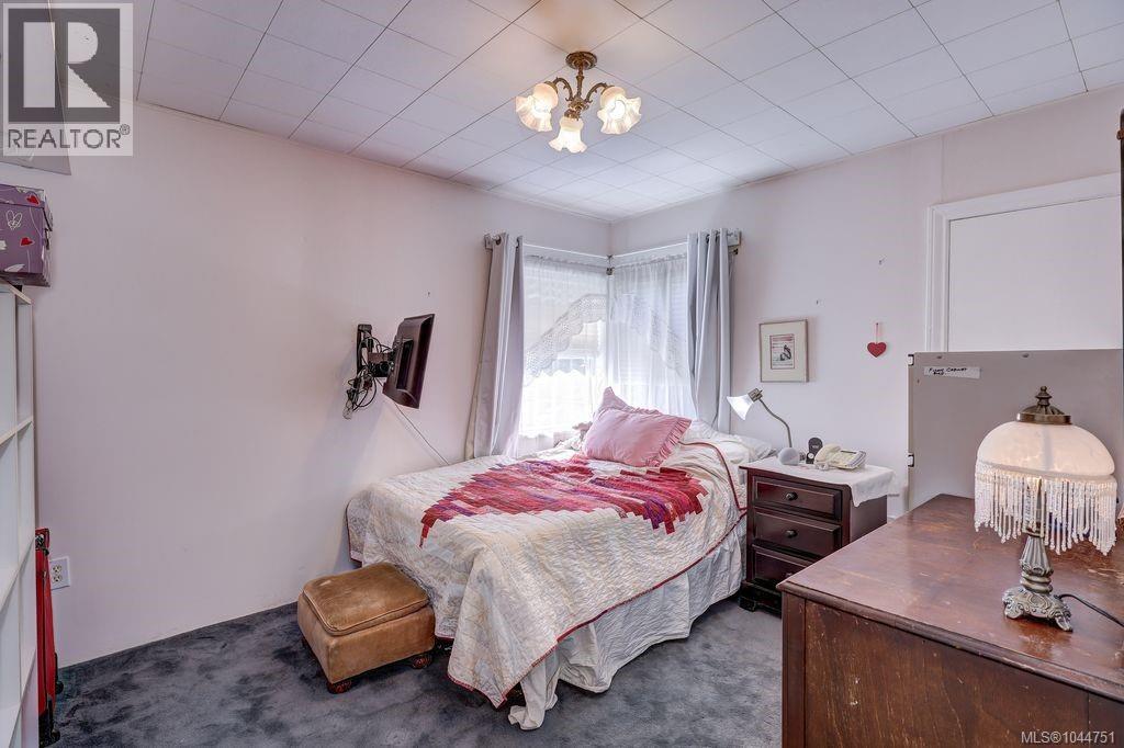 995 Franklyn St - Image 17
