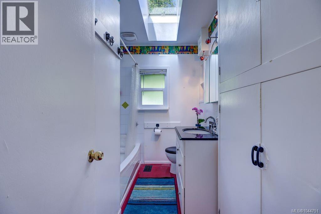 995 Franklyn St - Image 23