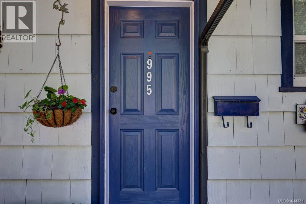 995 Franklyn St - Image 50