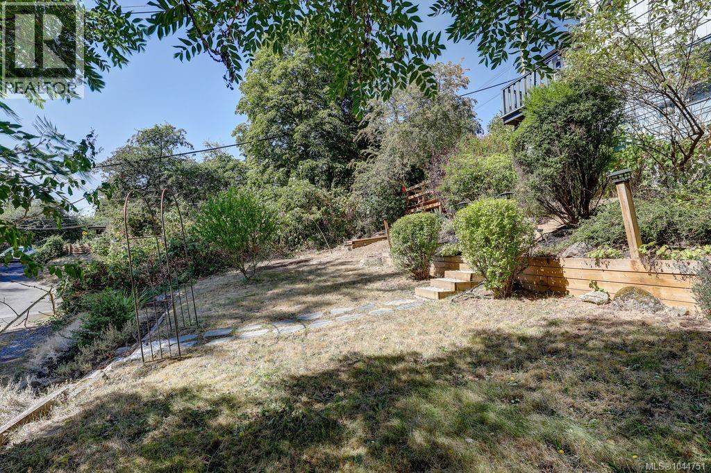 995 Franklyn St - Image 48