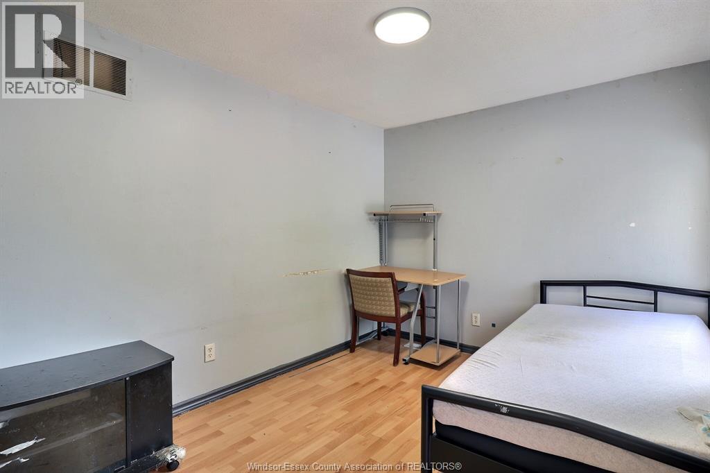 1920 UNIVERSITY AVENUE West - 19