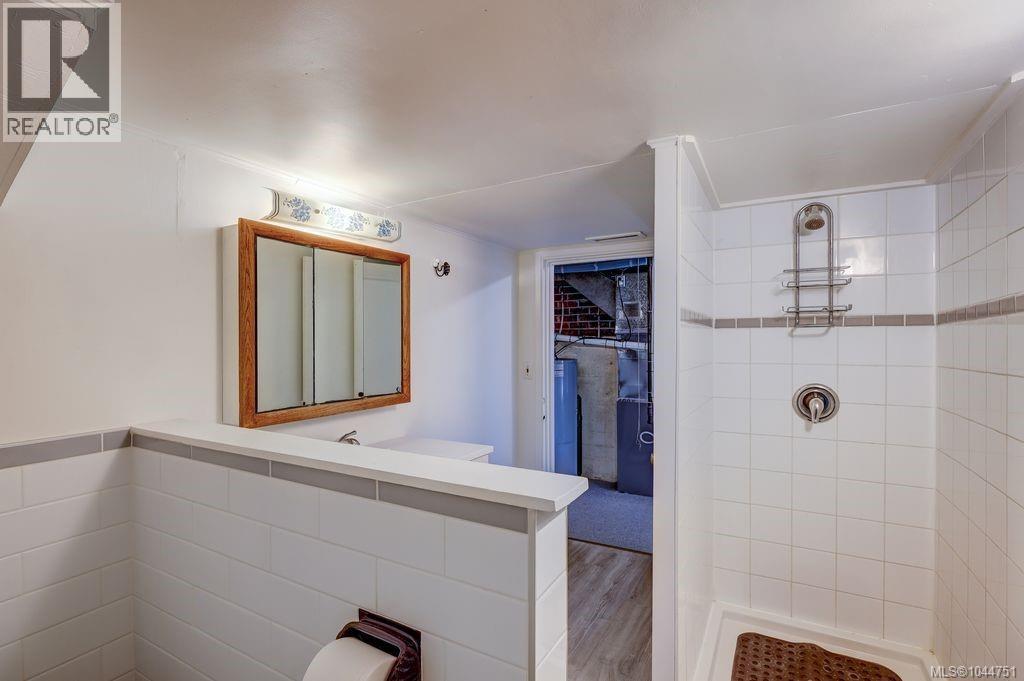995 Franklyn St - 29