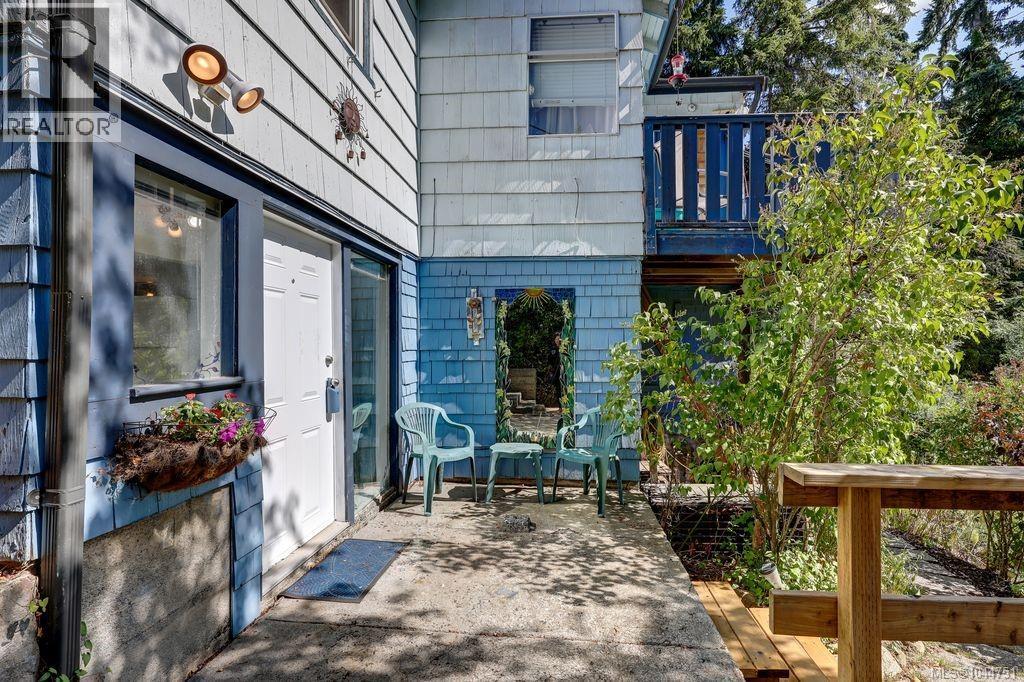 995 Franklyn St - Image 42