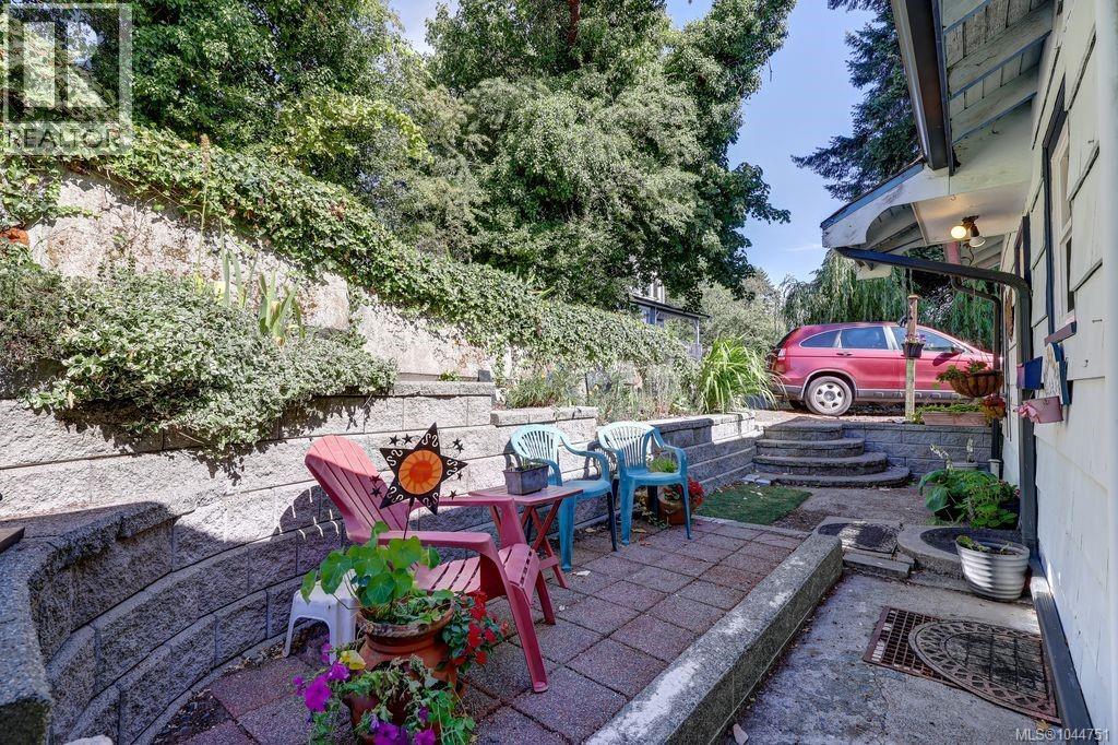 995 Franklyn St - 52
