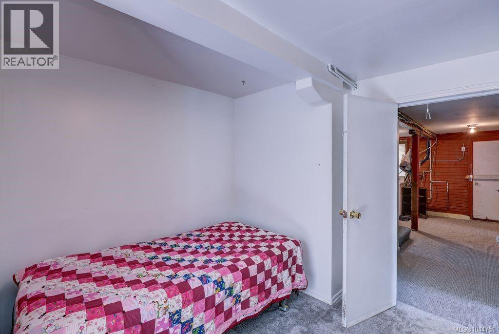 995 Franklyn St - 34