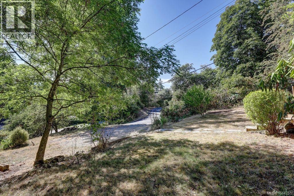 995 Franklyn St - Image 49