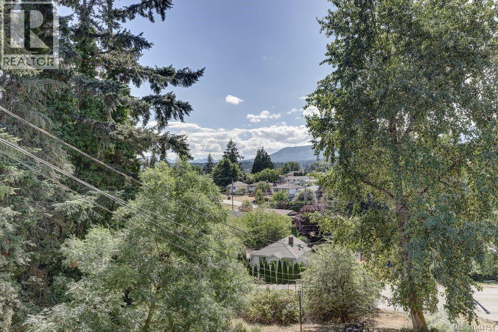 995 Franklyn St - Image 14