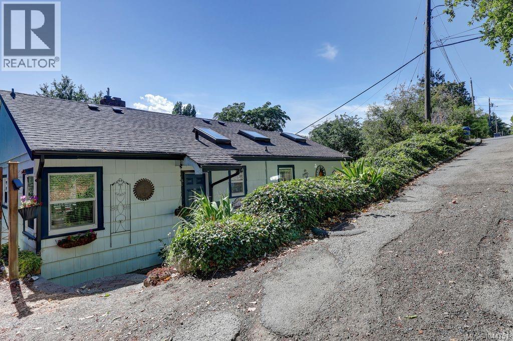 995 Franklyn St - 55