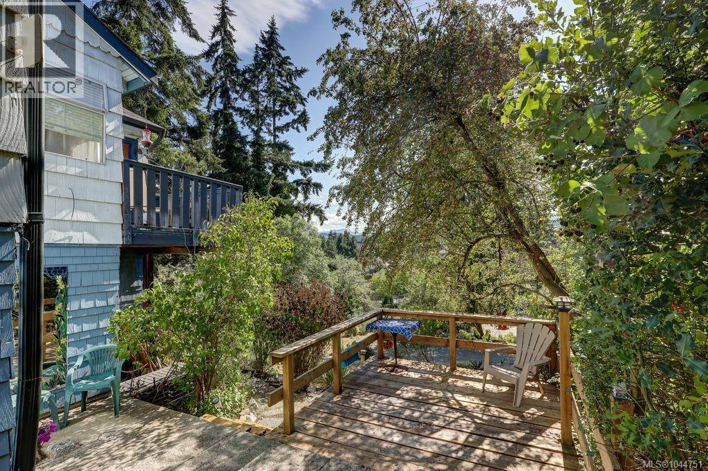 995 Franklyn St - 43