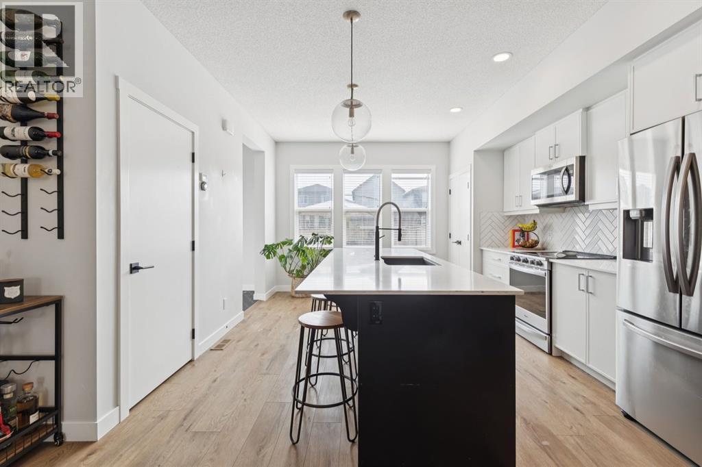 124 Wolf Willow Boulevard SE - 12