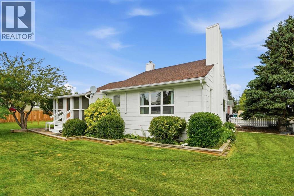 302 Frontenac Avenue Northwest