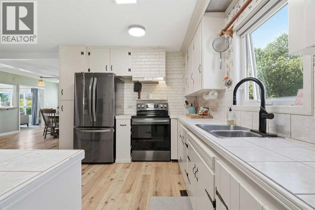 302 Frontenac Avenue Northwest - Photo 15