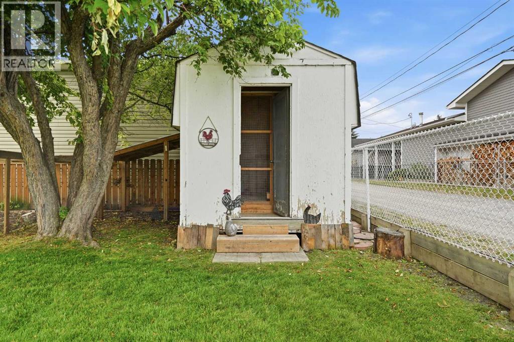 302 Frontenac Avenue Northwest - Photo 34